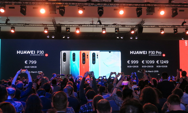 3月26日にフランス・パリで催されたイベントで発表された「HUAWEI P30」シリーズ。欧州向けの価格はHUAWEI P30が799ユーロ、HUAWEI P30 Proは990ユーロから