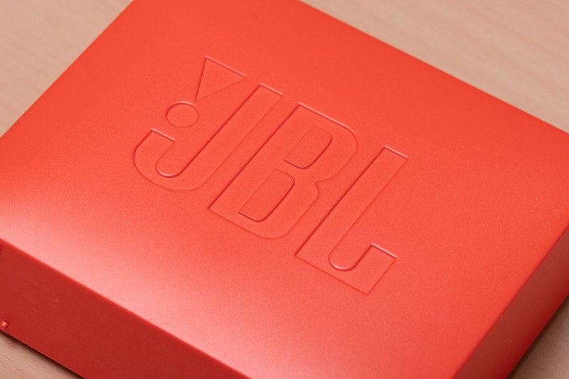 背面にもJBLのロゴ