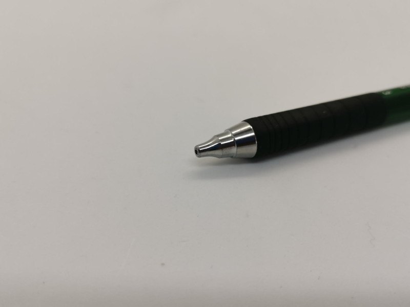 ノックと同時に芯先ガードが出てくる鉛筆シャープ