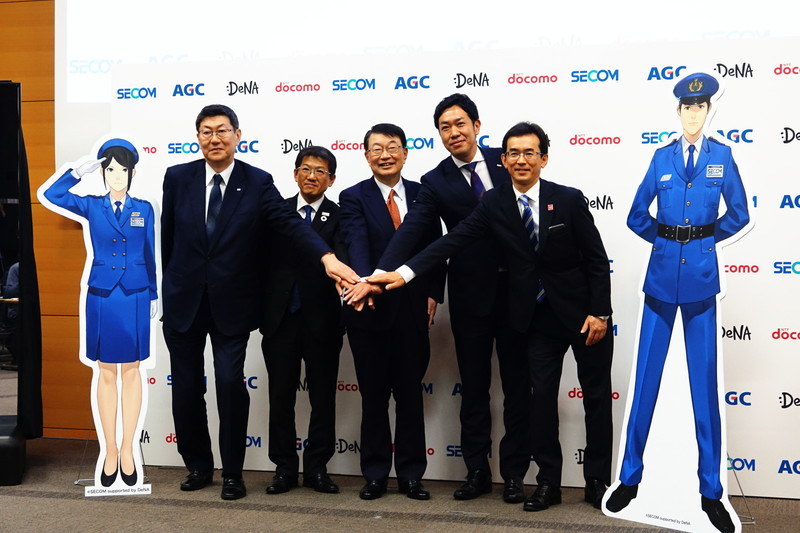 左から、AGC 執行役員 ビルディング・産業ガラスカンパニー アジア事業本部長 武田雅宏氏、セコム 執行役員 企画担当 上田理氏、同代表取締役社長 中山泰男氏、ディー・エヌ・エー 常務執行役員 渉外統括本部 本部長 渡辺圭吾氏、NTTドコモ 執行役員 第二法人営業部長 櫻井俊明氏