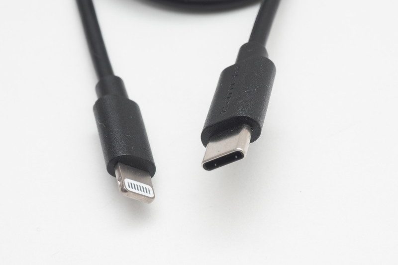 両端がLightningとUSB Type-Cになっている