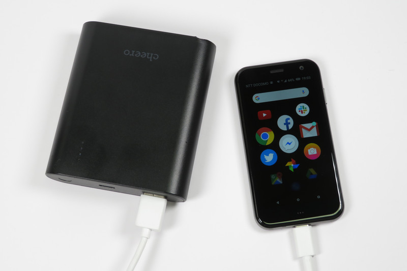 3時間ほどでバッテリーを使い切ってしまうが、1時間もあれば再充電できる