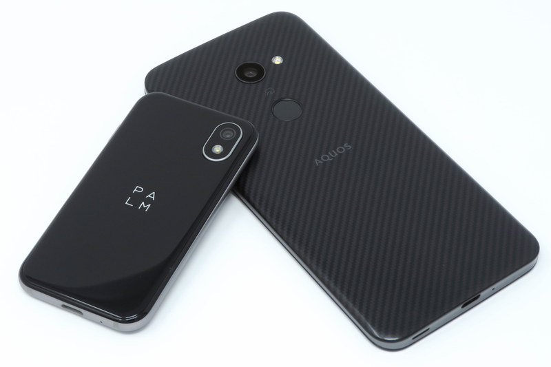 「AQUOS zero」（6.2インチ）とのサイズ比較