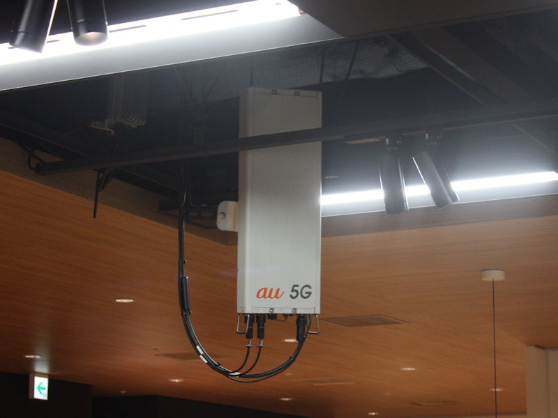 施設内に設置されている5G実験基地局