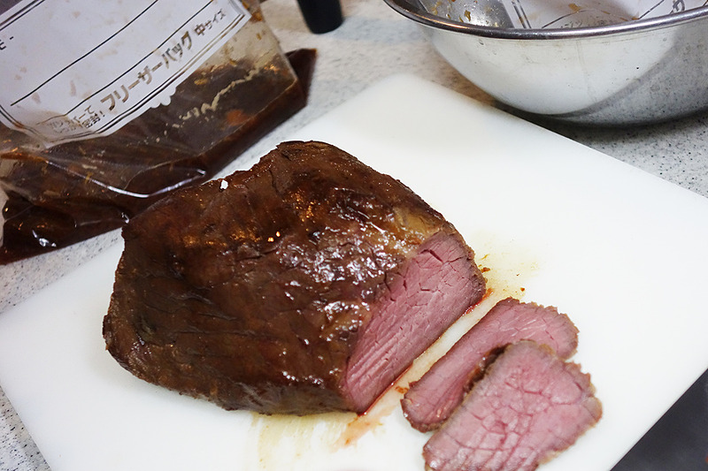 非公式のメニューもネット上に多く存在しています。その一つ、低温調理ローストビーフです