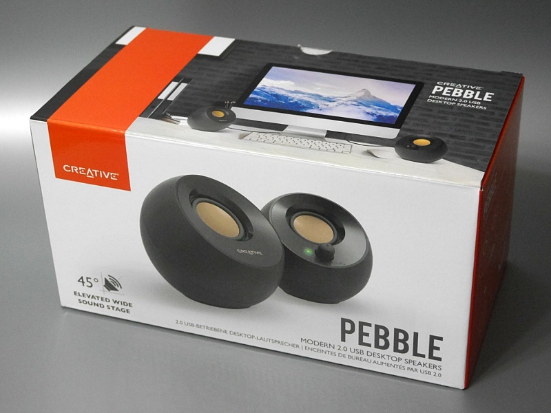 製品パッケージ。組み合わせる機器が白ならば、ホワイトモデルをチョイスするのも悪くないだろう