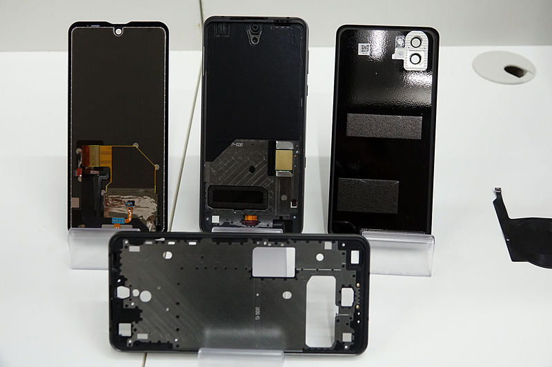 AQUOS R3の内部構造