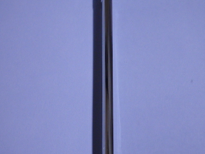 トライタンケースの透明度右側がケース越しに見た模造紙。左がケースなし、なのですがわかりますでしょうか？