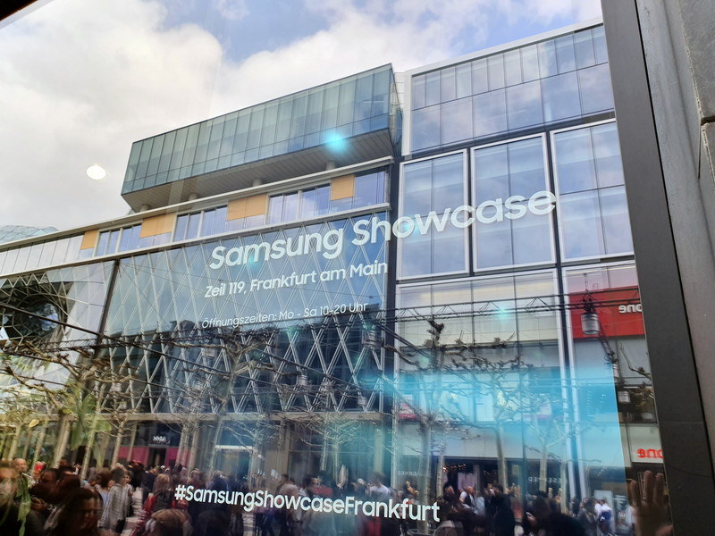 フランクフルト一番の繁華街にあるので立ち寄りやすい