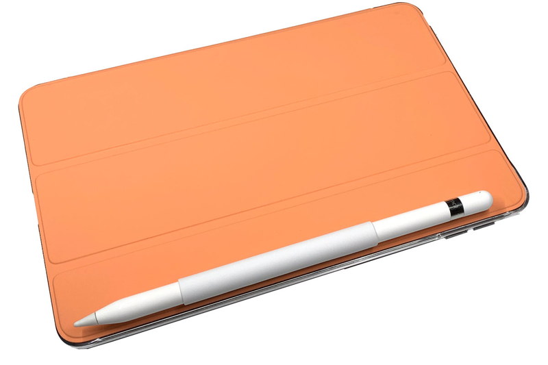 iPad Smart Coverの長辺端に吸着させることができました。なかなかの吸着力で、うっかりApple Pencilを落とすということはまずないと思います。