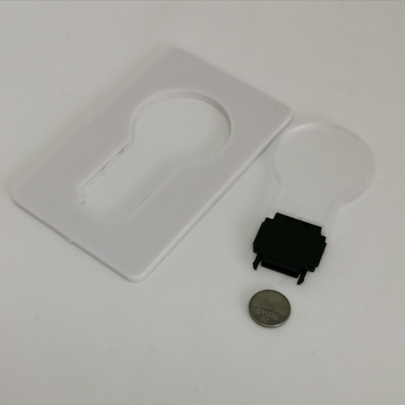 バッテリー交換も電球部分を引き抜いて簡単に出来る