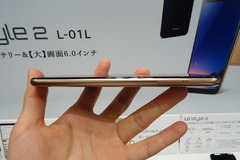 LG style2 L-01L」、3900mAhの大容量バッテリーと6.0インチの大画面