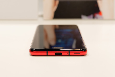 ドコモから「AQUOS R3 SH-04L」、6月1日発売 - ケータイ Watch