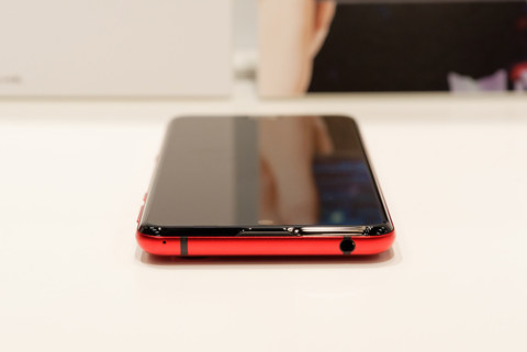 ドコモから「AQUOS R3 SH-04L」、6月1日発売 - ケータイ Watch