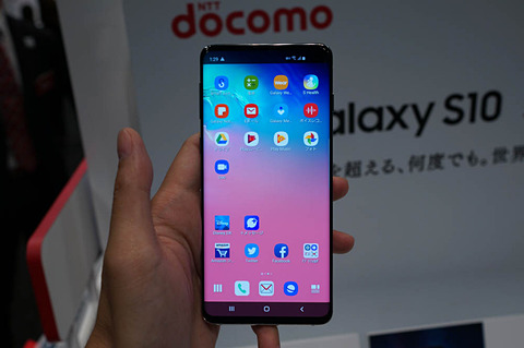 3つのメインカメラと画面内指紋認証を搭載する「Galaxy S10 SC-03L」6
