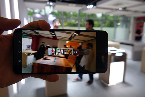 ASUSから「ZenFone 6」、フリップカメラのフラッグシップ - ケータイ Watch