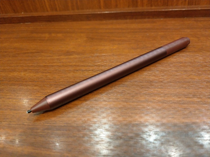 4096段階の筆圧を検知する「Surface ペン」