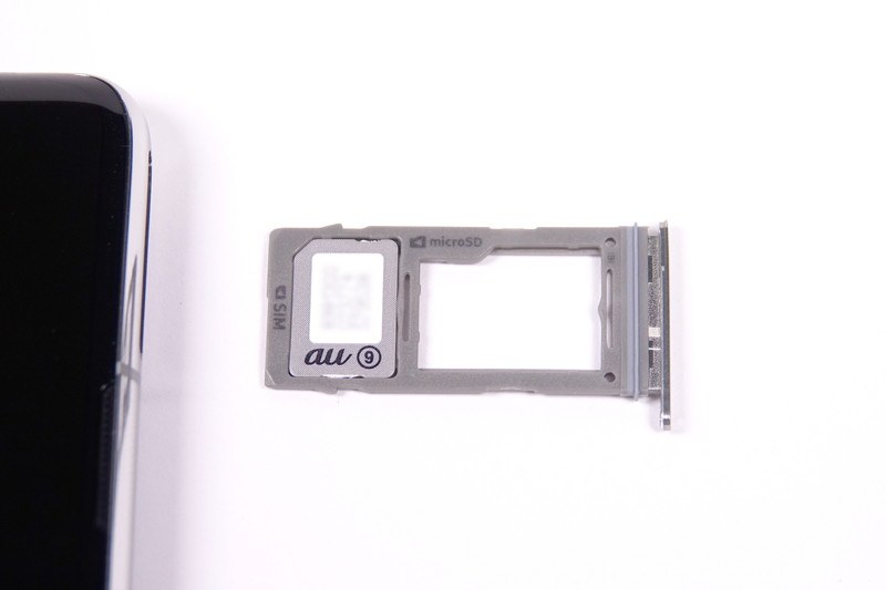 SIMカードトレイ