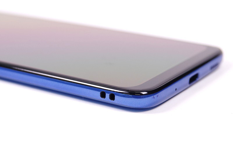 ストラップホールを装備