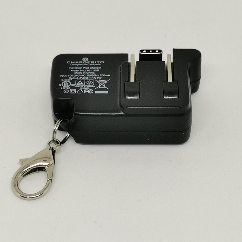 100V～240V対応、5Vで1Aの出力だ