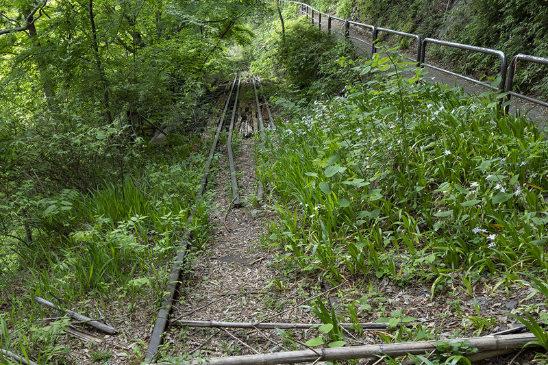 そして廃線跡。けっこう不気味な雰囲気が漂う奥多摩むかし道なのでありました。途中で自転車を持ち上げたりする必要も出ますが、逐一Yahoo! MAPを参照できたので迷わず一般道へと出ることができました。