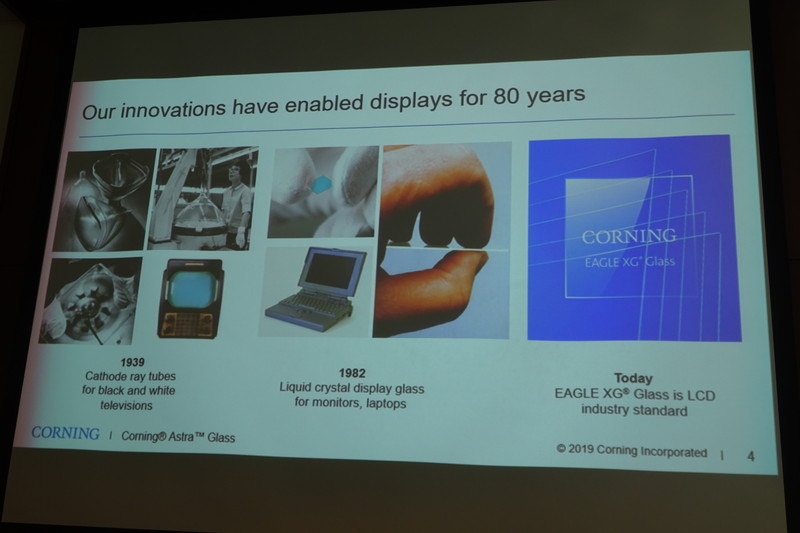 ガラス基板への熱処理によるひずみの大小を示した例