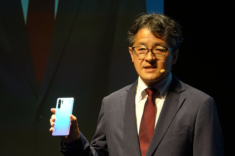 新機種を紹介するファーウェイ・ジャパンの阿部崇氏