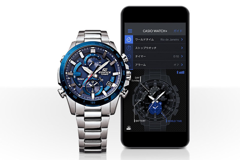 EQB-900をスマートフォンとBluetooth接続して専用アプリ「CASIO WATCH＋」を使うと、スマートフォンからEQB-900の各種設定・機能利用を行えるようになり、自動時刻修正も機能します。従来なら腕時計の説明書を参照しつつボタンやリュウズを操作して行っていたほとんどのことが、スマートフォンから行えるようになり、と～っても便利♪