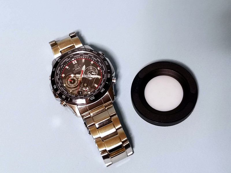 おおむね1時間で、動作する程度まで充電完了。満充電まではあと数時間かかるが卓上で全部済むので安心