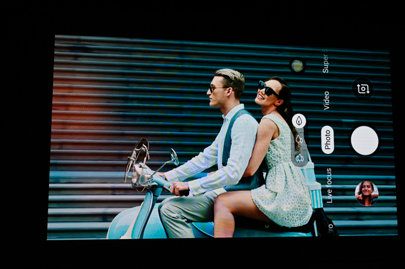 サムスン電子の大越氏からは「Galaxy S10」「Galaxy S10+」のカメラ・動画機能が紹介された