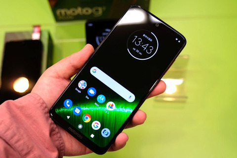 Motorola スマートフォン デュアルカメラ　ジャンク品 moto g7 plus」はデュアルカメラ/光学補正、3万8800円 - ケータイ Watch