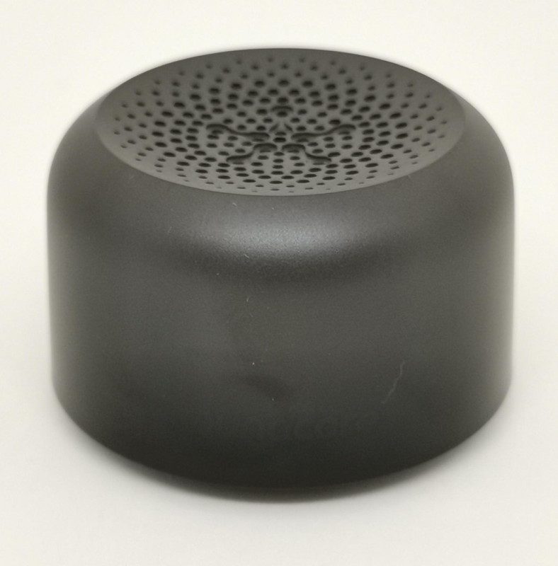 直径56㎜高さ36㎜の小さな円筒形スタイルのSoundcore Ace A0