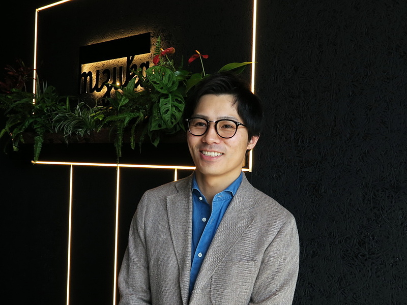 飲食店やツアー、レンタカーなどへの送客を支援し、「街全体をホテル化したい」と語る株式会社Hosty代表取締役社長の山口博生氏