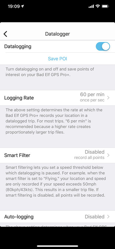 iOS用の専用アプリからでもGPSログ記録開始・終了・POI登録が行なえます（右）。Apple Watch 用アプリからも可能（中央・右）。