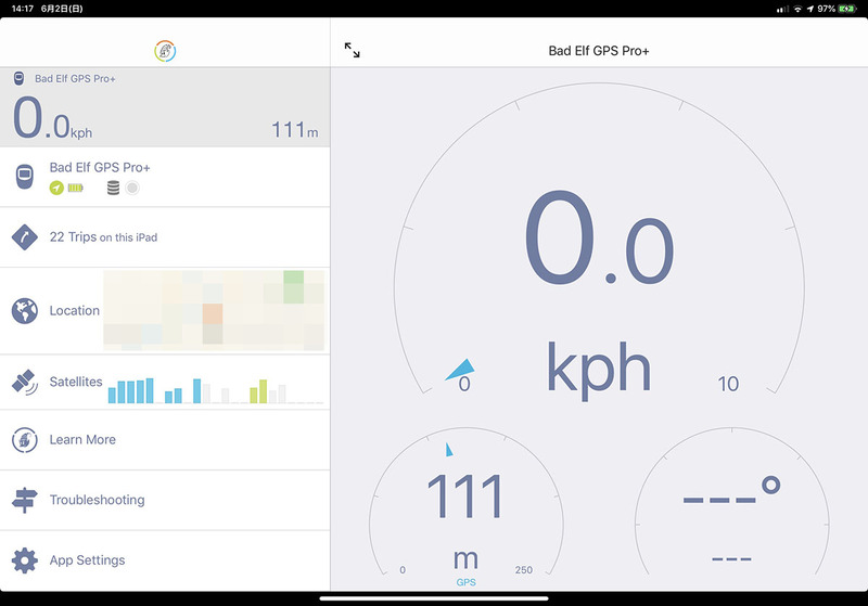Bad Elf GPS アプリ（iPad用）の表示例。GPS PRO+をBluetooth接続している状態での表示です。左のように移動速度や高度が表示されます。GPS PRO+本体設定はこのアプリから行います。