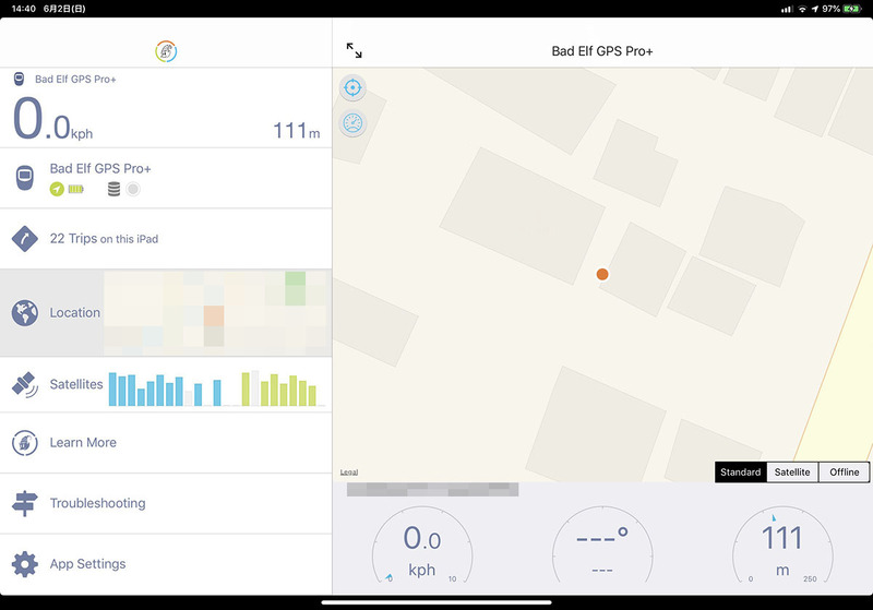こちらは現在位置のマップ表示。メニュー部分にはマップのサムネイルが表示されます（モザイクをかけています）。
