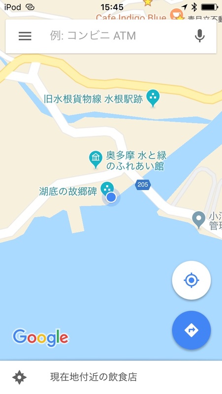 こちらはiPod touch（第5世代）をiPhone XS MaxでテザリングしてGoogleマップを閲覧した様子。上と同じ場所です。右がそのiPod touchにGPS PRO+をBluetooth接続した状態ですが、やはり現在位置表示精度が高まりました。水色の円が二重にあるのが謎ですが……筆者が何かミスをしているのかもしれません。