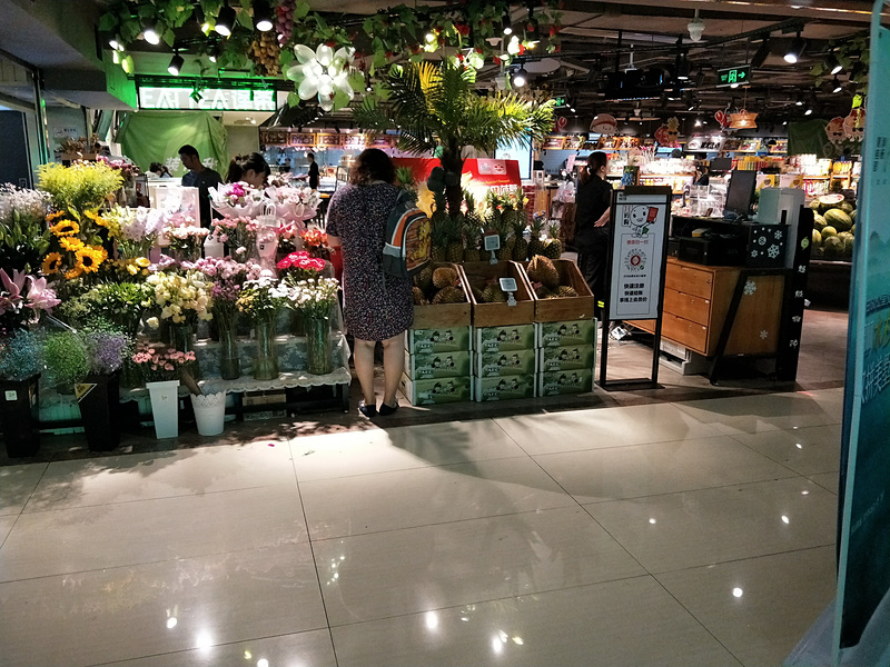 生花コーナーもあったりして、これも時間指定で届けてくれるのかな？