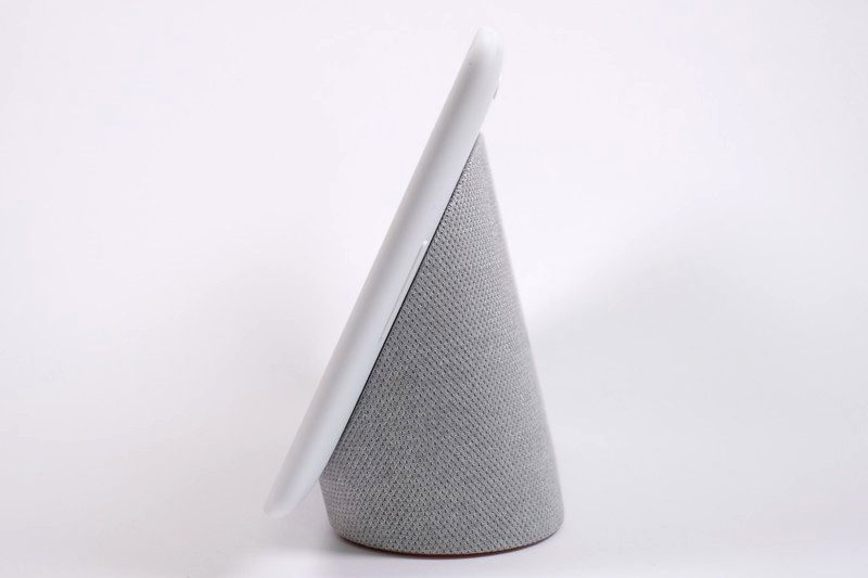 側面。ディスプレイの角度は固定されている