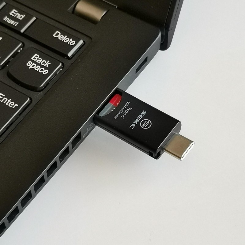 Type-AプラグでパソコンのUSBポートに接続できる