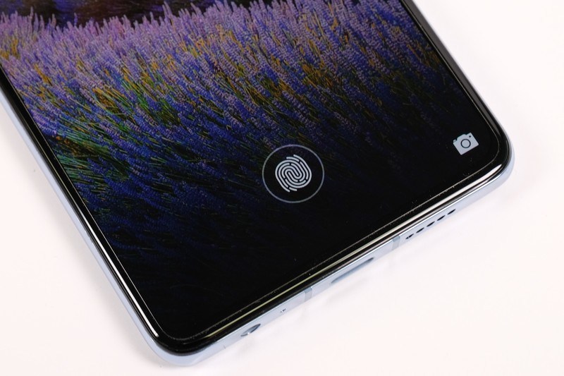 馴染みのある位置に移動した画面内指紋センサー