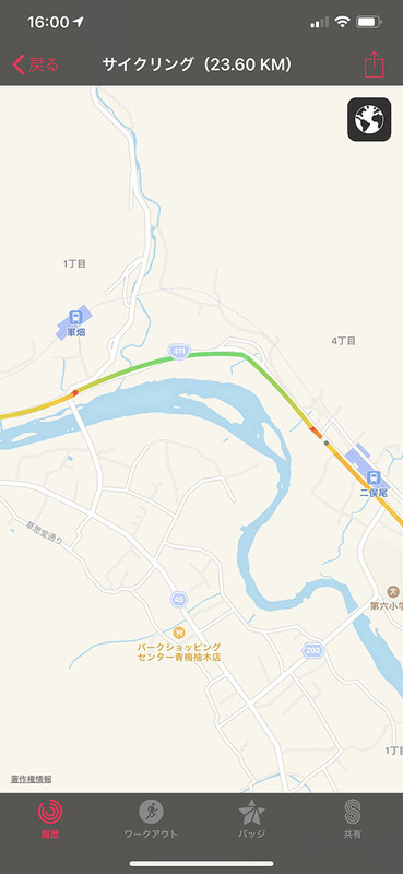 走行軌跡をマップ上で確認している様子。左画像の緑ポイントがスタート地点で、赤ポイントがゴール。軌跡は移動速度により色が変わって表示されます。移動速度が速いと緑色に近くなり、遅いと赤色に近くなります。中央画像は二俣尾駅から軍畑駅までの道を速く下っている様子。右画像は奥多摩むかし道の坂を上りつつ展望の良いゴール地点まで走っている様子です。「あーあそこの下りは爽快だった」とか「あの上りはなかなかだった」という記憶が蘇ります。