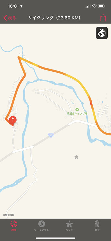 走行軌跡をマップ上で確認している様子。左画像の緑ポイントがスタート地点で、赤ポイントがゴール。軌跡は移動速度により色が変わって表示されます。移動速度が速いと緑色に近くなり、遅いと赤色に近くなります。中央画像は二俣尾駅から軍畑駅までの道を速く下っている様子。右画像は奥多摩むかし道の坂を上りつつ展望の良いゴール地点まで走っている様子です。「あーあそこの下りは爽快だった」とか「あの上りはなかなかだった」という記憶が蘇ります。