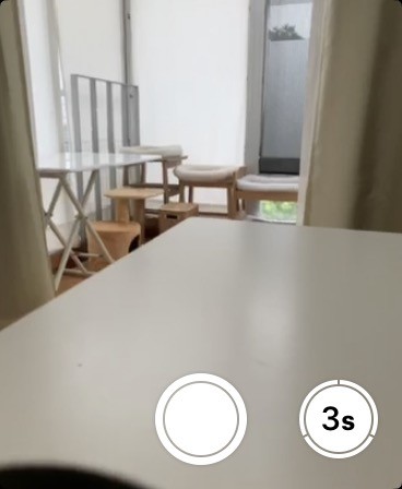 Apple Watchをリモコンのように使ってiPhoneで写真を撮ったり、iPhone上の画像を閲覧したりもできます。