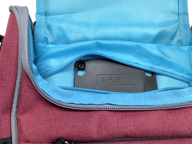 穴を開けたら、付属ボルトを使って2枚のプレートを固定すれば完成です。内側・外側からプレートでバッグを挟む感じですね。