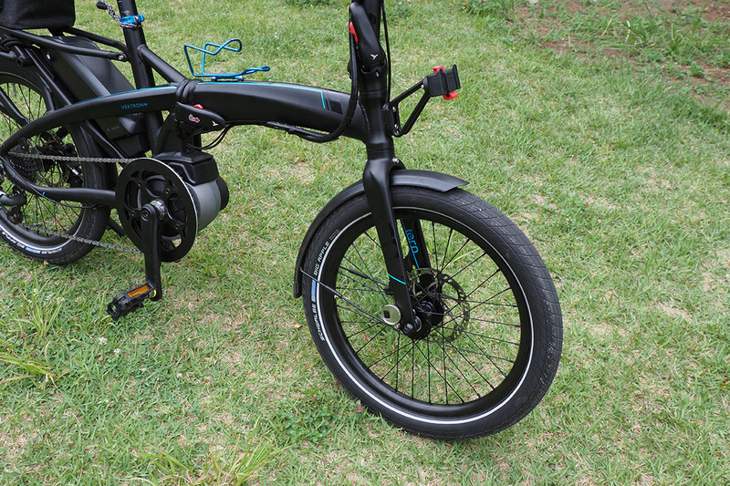 このミニベロタイプのe-bikeには、車体前方にもKLICKfixアタッチメントがあります。リクセン化したフロントバッグも、もちろん装着可能です。