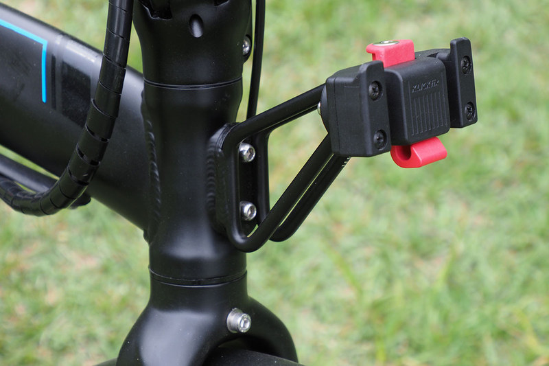 このミニベロタイプのe-bikeには、車体前方にもKLICKfixアタッチメントがあります。リクセン化したフロントバッグも、もちろん装着可能です。