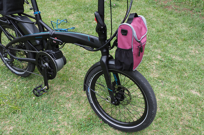 このミニベロタイプのe-bikeには、車体前方にもKLICKfixアタッチメントがあります。リクセン化したフロントバッグも、もちろん装着可能です。
