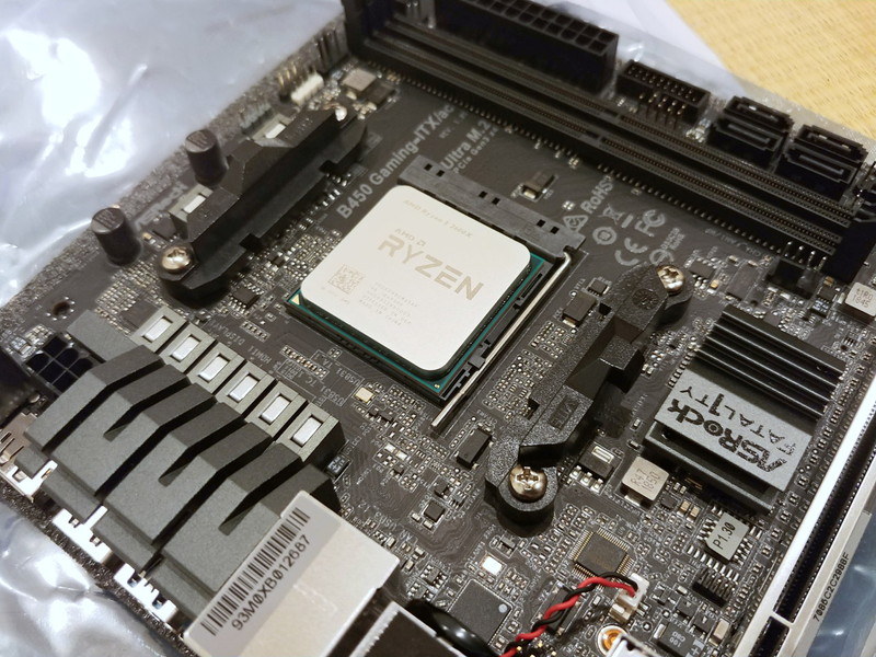 CPUはAMD Ryzen 5 2600X。次世代Ryzenが発表されることもわかっていたが、欲しい時が買い時である