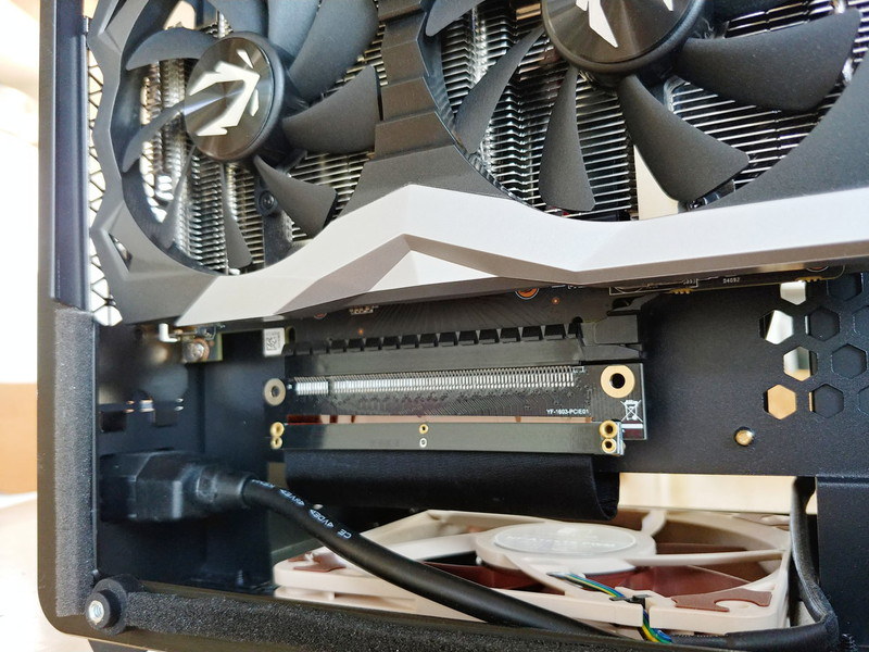 端子部を固定するネジ穴の位置が合わなくなるので、宙ぶらりんになる